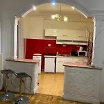 Apartamento With Balcony And Ac Next To Danube