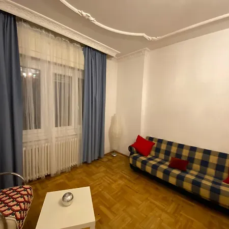 Daire With Balcony And Ac Next To Danube Budapeşte