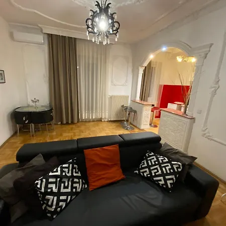 With Balcony And Ac Next To Danube Appartement