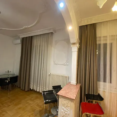 With Balcony And Ac Next To Danube