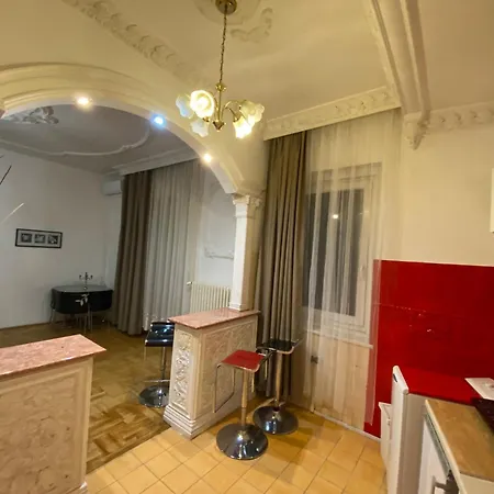 Daire With Balcony And Ac Next To Danube Budapeşte