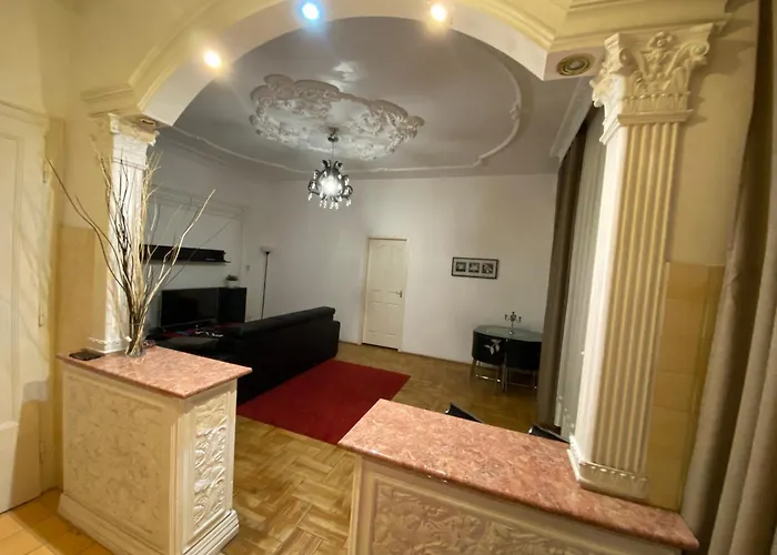 With Balcony And Ac Next To Danube