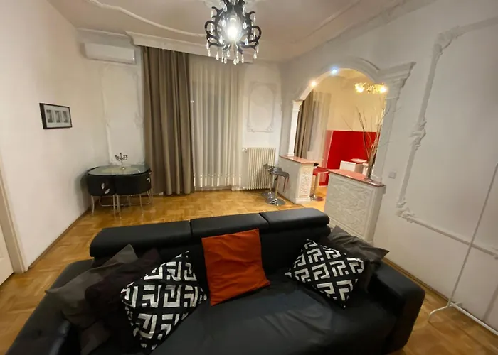 With Balcony And Ac Next To Danube Apartament