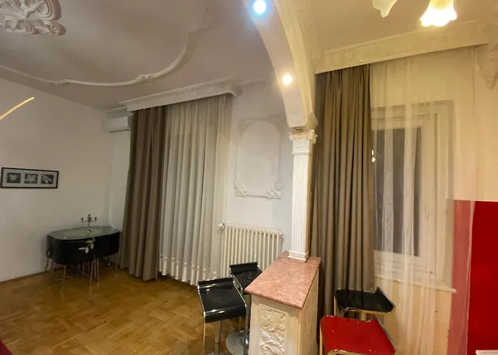 With Balcony And Ac Next To Danube