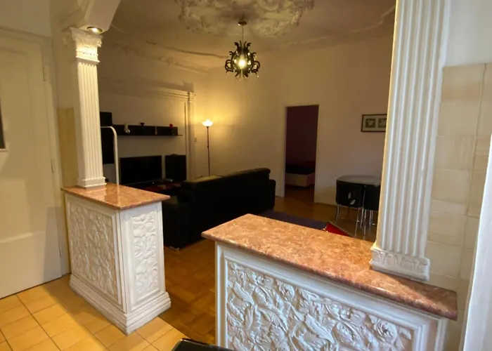 With Balcony And Ac Next To Danube Apartament