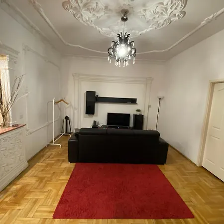 With Balcony And Ac Next To Danube 아파트 부다페스트