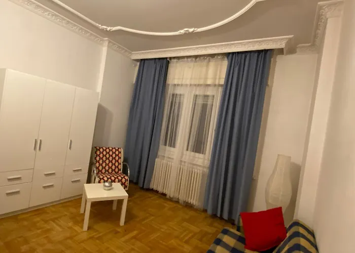 With Balcony And Ac Next To Danube דירה *